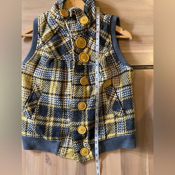 Button up sweater vest - Picture 4 of 5